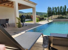 Onze Villa in Provence, Mont Ventoux, New Luxury Villa, Private Pool, Stunning views, Outdoor Kitchen, Big Green Egg, cabaña en Malaucène