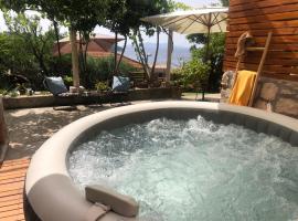 Villa SECRET PARADISE-Holiday home with hot tub and BBQ pilsētā Lopuda
