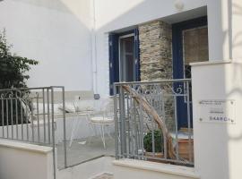 Petra stonehouse near the Port, vacation home in Panormos Skopelos