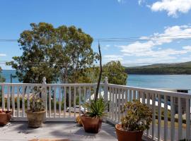 Perfect Seclusion Top Level Only, vacation home in North Arm Cove