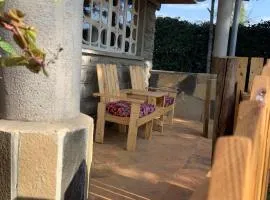 Enchanting Pallet-Themed Olugulu Cottage