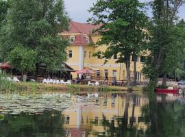 Hotel Herrenhaus Fleether Mühle, hotel v destinaci Mirow
