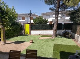 Chalet adosado con jardín, hotel u gradu Sebreros