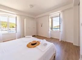 Central Seaside Residence
