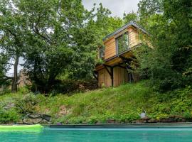 Le Moonloft insolite Tiny-House dans les arbres & 1 séance de sauna pour 2 avec vue panoramique, dvalarstaður í Osenbach
