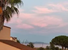 Maison de vacances à l'Ayguade classée 3 étoiles, climatisée,3mn à pied plage et restos ,5mn aéroport, 10mn gare