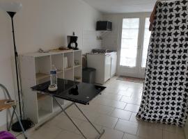 Isa, serviced apartment in Issoudun