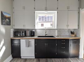 The Lewis House-Upper Level-A Peaceful Spot!, apartamento en Laramie