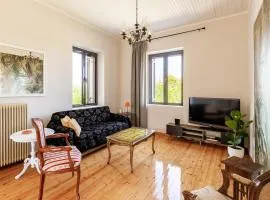 Mansion of 120 m2, with high ceilings and big yard
