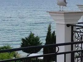 Horizon Katrina Apartments - Sea line & Beach Access
