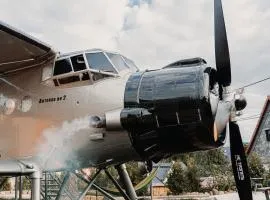 Antonov im Garten – Flugzeug-Ferienwohnung