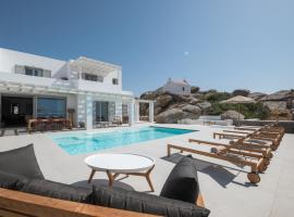 Villa Petra Mare above Mykonos town Private pool, villa í borginni Mýkonos