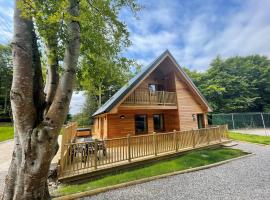 Monarch Lodge 14 with Hot Tub, loma-asunto kohteessa Belladrum