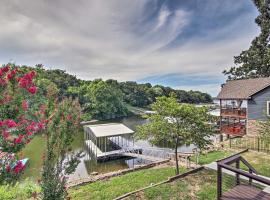 Modern Lakefront Home with Dock, Deck and Boat Slip!, hotel din Eucha
