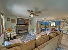 Updated Escape with Hot Tub 2 Mi to Sugar Mountain!