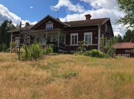 Långhedgården Bed & Breakfast, hotelli, jossa on pysäköintimahdollisuus kohteessa Alfta