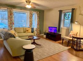 Peaceful Garden Oasis - 3 miles to downtown!, hotel i Asheville