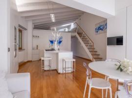 Happy Guest Apartments - Lake & Style, hotel em Riva di Solto