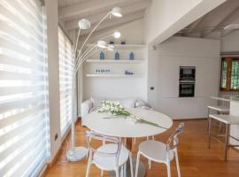 Happy Guest Apartments - Lake & Style, hotel v destinaci Riva di Solto