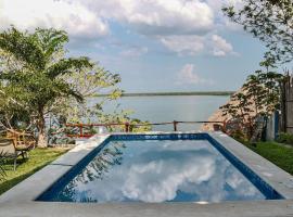 Seven Blue House Village & Lodge, מלון בבקאלאר
