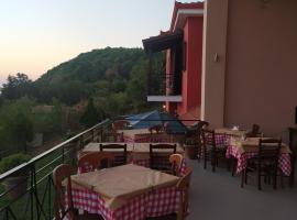 HOTEL &Eta;&Omega; (&Xi;&Epsilon;&Nu;&Omega;&Nu;&Alpha;&Sigma; &Tau;&Sigma;&Iota;&Alpha;&Chi;&Rho;&Eta;&Sigma;)，Morfovo&uacute;nion的高爾夫飯店