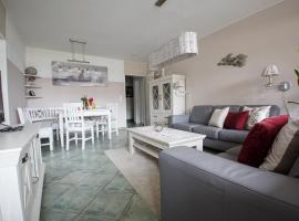 Oland Whg 1 Wattl&auml;ufer, hotel med pool i Vyk