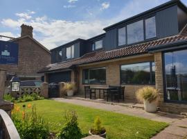 Eastwatch guesthouse, hotel with jacuzzis in Berwick-Upon-Tweed