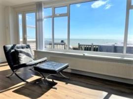 Luxury Beachfront The Cozy Clam, hotel en Pevensey