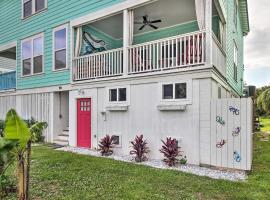 Bright Tybee Island Townhome - Walk to the Beach!, holiday rental in Tybee Island