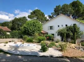Gites d'Ici et d'Ailleurs 1 & 2 -famille ou groupe- Dépendances dans propriété proche Bordeaux et Bassin Arcachon