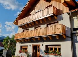 Rooms Pevc & Hostel Ljubno ob Savinji: Ljubno şehrinde bir otel