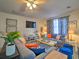 Lakefront Moors Marina Condo with Covered Boat Slip!, ξενοδοχείο σε Gilbertsville