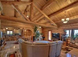 Exquisite Log Home with Lander Valley Views!, hotel in Lander