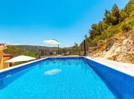 3 Bedroom Cozy Home In Skradin