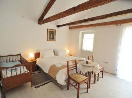 Authentic Istrian town house - Completely NEW，Sveti Peter的有停車位的飯店