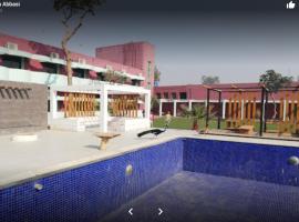 Sambara Inn, hotel u gradu Lārkāna