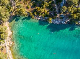 Elena Apartments, hotel v destinaci Milna