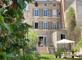 Chambres d'hôtes - La Maison 19, hotel u gradu Nior