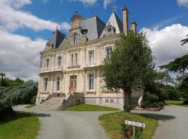 Chateau du Breuil – tani hotel w mieście Chanzeaux
