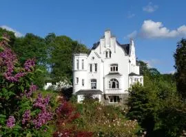 WeisseVilla Friedrichsbrunn Fewo SOLIDE