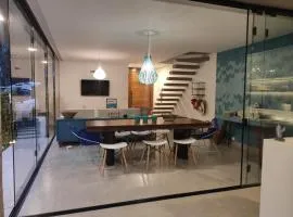 Casa completa com piscina em frente à praia em Maresias