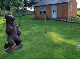 Beautiful studio chalet in the Highland, hotel cerca de Castillo de Kilravock, Inverness