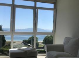 Apartamento primera línea de playa, hotel in Finisterre