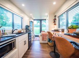 NEW The Brazos-Tiny Home 12 Min to downtown, hotel in Bellmead