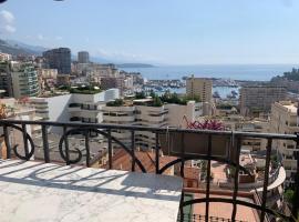 Plein coeur de Monaco, à 300 mètres à pied du port de Monaco, 4 pièces dans des escaliers vue mer, hotel in Monte Carlo