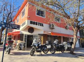 Hostel S & J Mendoza, хостел в городе Гуаймальен