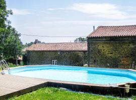 Pet Friendly Home In Scill With Heated Swimming Pool, hotel met parkeren in Scillé