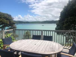 Bay View Bach, hotel v destinaci Raglan