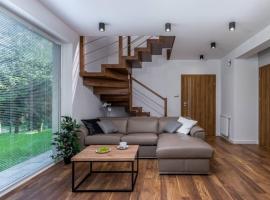 LUX Residence with Garage Garden 5rooms, cabaña o casa de campo en Cracovia