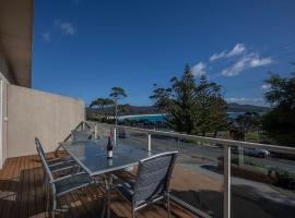 Seaview Apartment, hotel in Binalong Bay